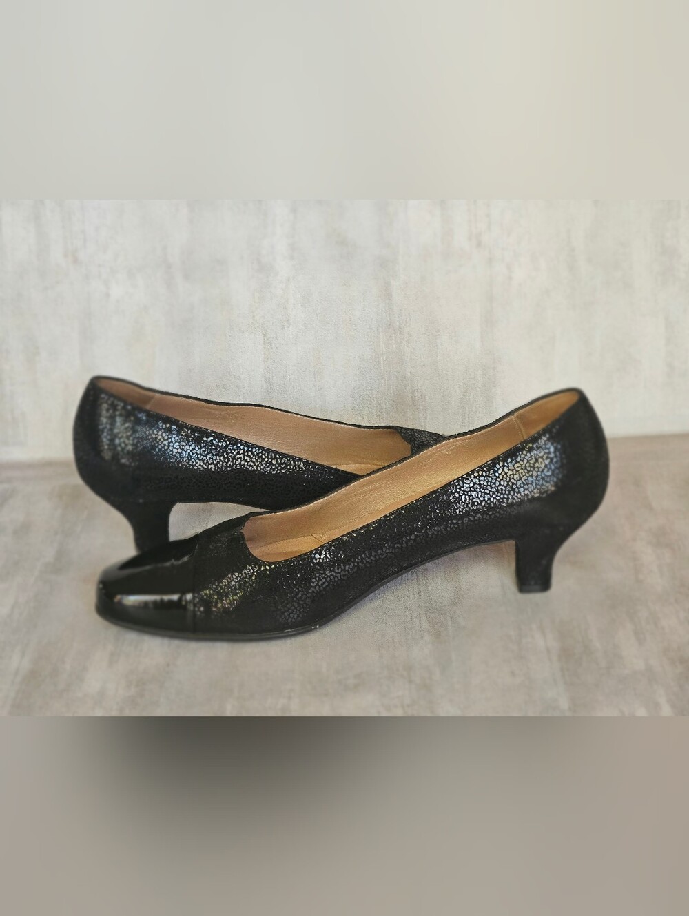 ​BeautiFeel Black Textured Leather Patent Cap Toe Kitten Heel Pumps Size 42 - EU